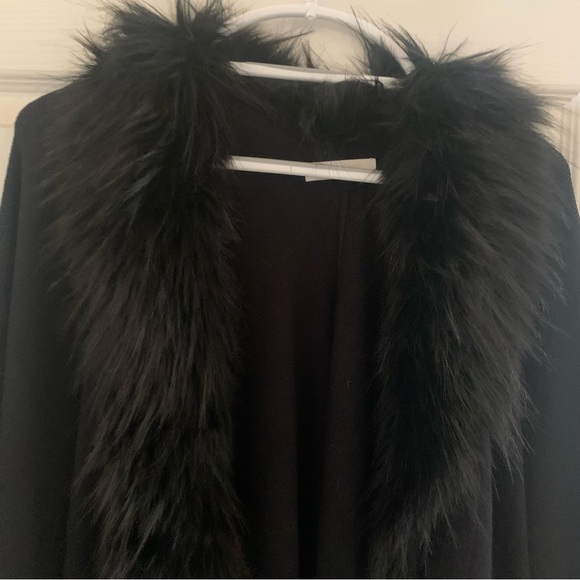 NEW La Fiorentina Black Faux Fur Trim Ruana - Picture 9 of 11